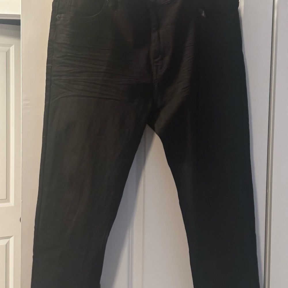 Kenneth Cole Men's Slim Fit and taper Fit Jeans  5-Pocket Jeans in Black